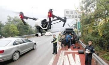 無人機(jī)“交警”助力交通管理，讓道路更順暢