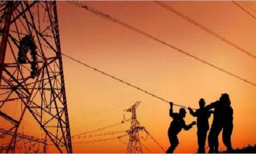 多旋翼無人機巡檢輸電線路